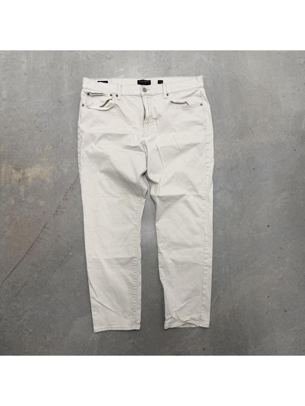 Y2K Men's Lucky Brand 121 Slim Straight White Jeans Sized 38x30